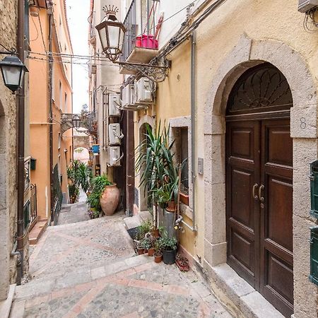 Elegant Apartment In Taormina Exteriör bild